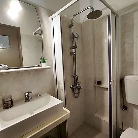 Hotel Nemesis 2*