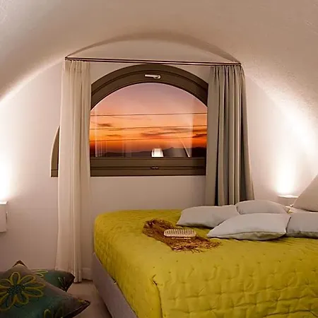 Nemesis 2* Fira (Santorini)