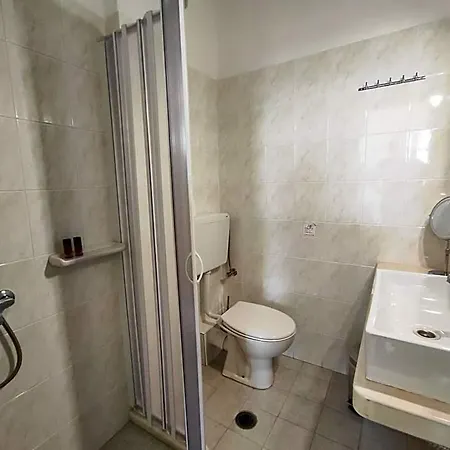 Hotel Nemesis 2*